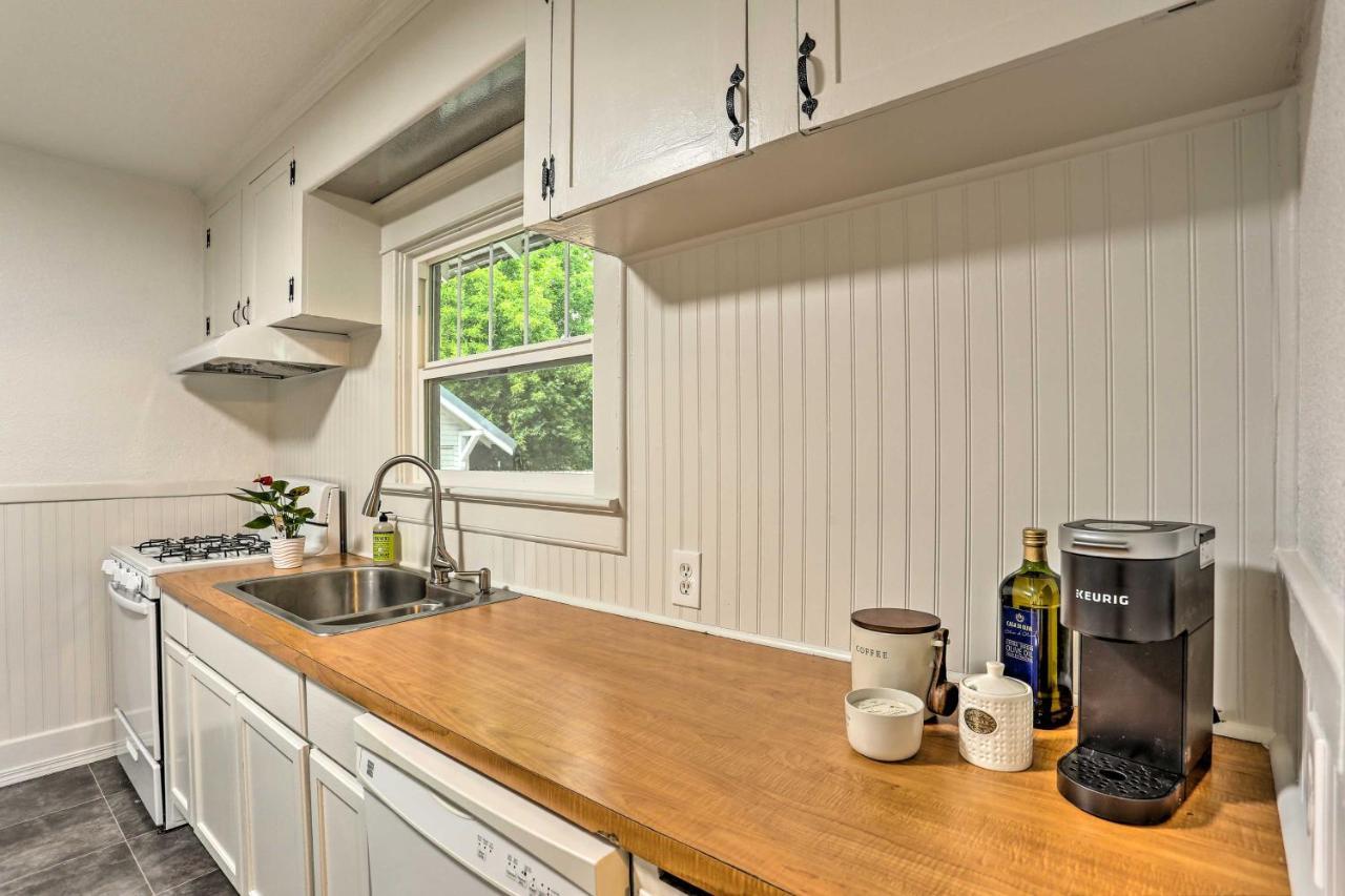 Pet-Friendly Baker City Escape With Private Yard! Kültér fotó