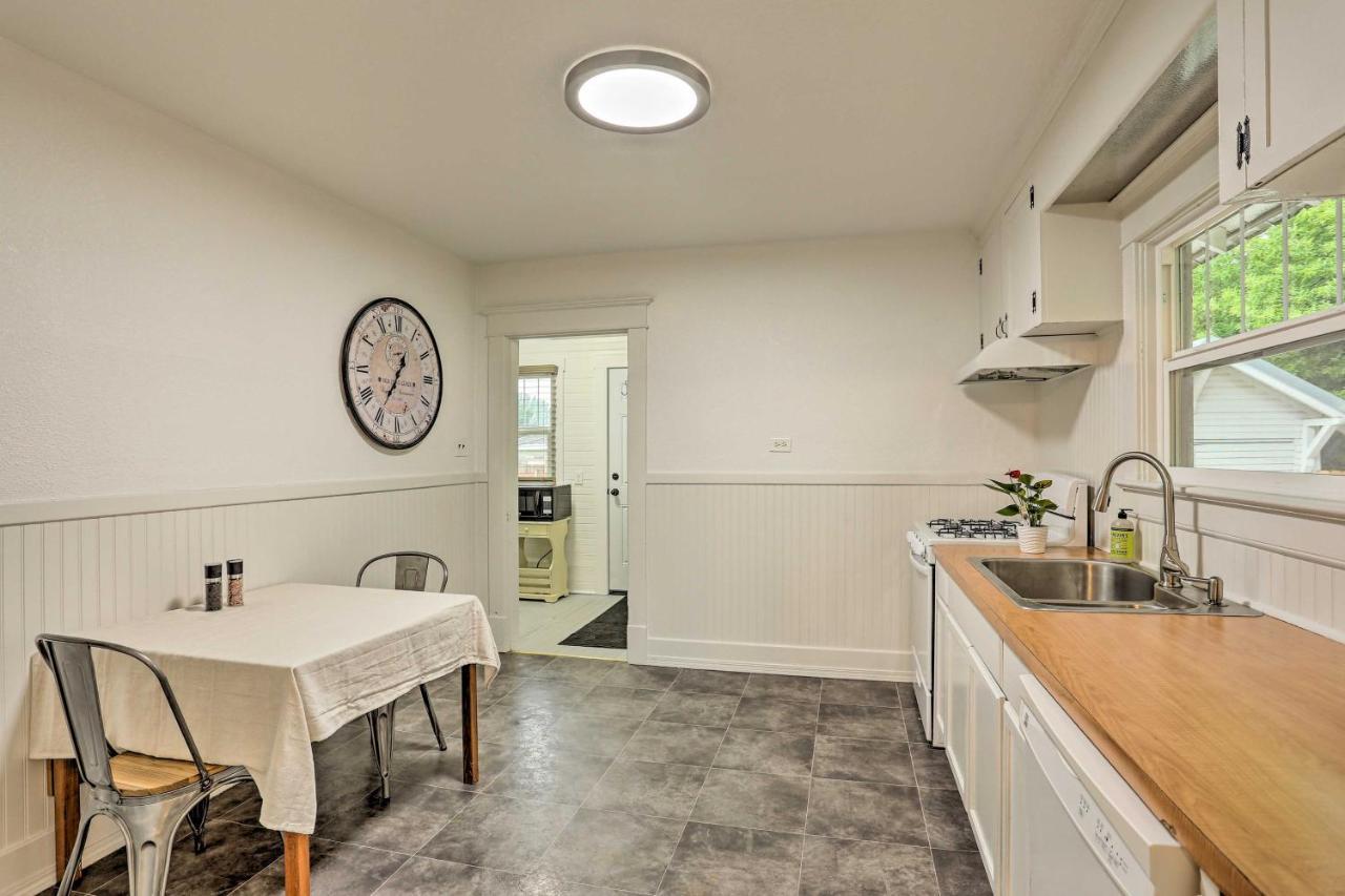 Pet-Friendly Baker City Escape With Private Yard! Kültér fotó